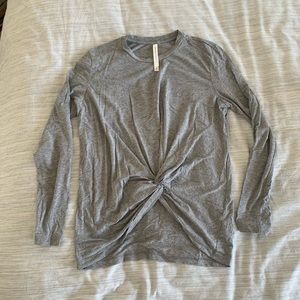 Aritzia babaton twist front top